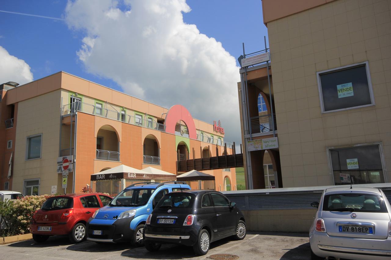 I Rocchi Hotel Tito Exterior photo